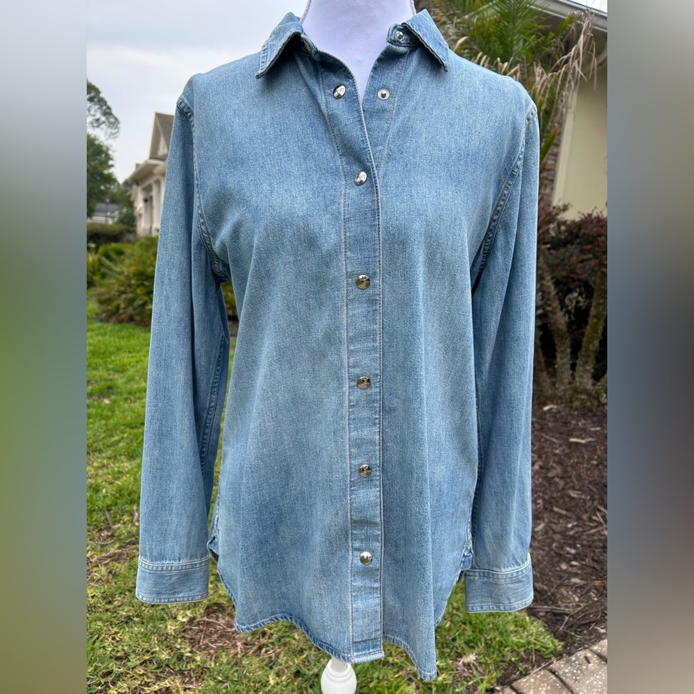 NWT🌷Madewell Denim Long Sleeve Top with Silver Snap Buttons